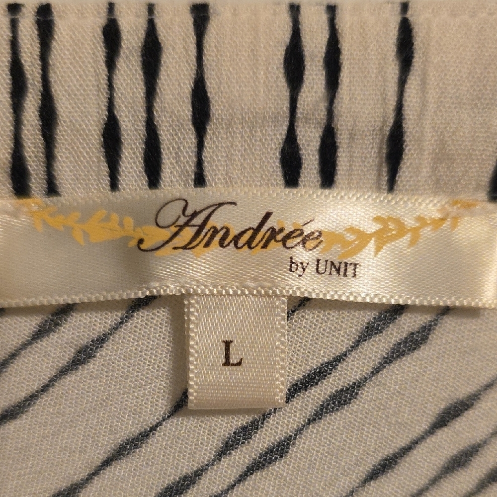 ANDREE BY UNIT Black and White Striped V-Neck Blouse - Picture 2 of 8